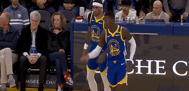 关于西亚卡姆迎来十赛季出色发挥，美国队观众热烈欢呼！比赛高潮迭起的信息