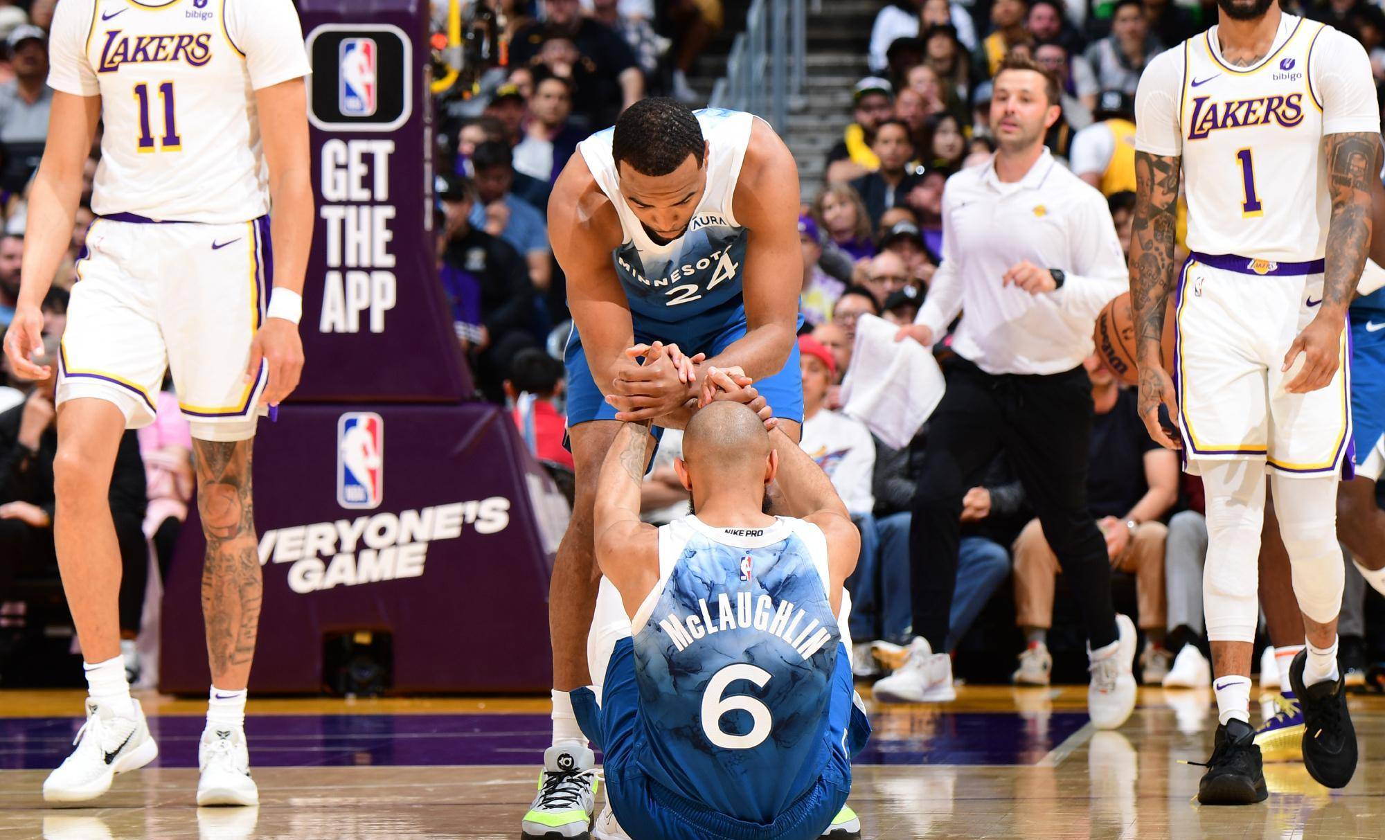 九游体育-浓眉哥在巴黎圣日耳曼比赛中刷新纪录，险胜引发热议！再创辉煌时刻-九游体育