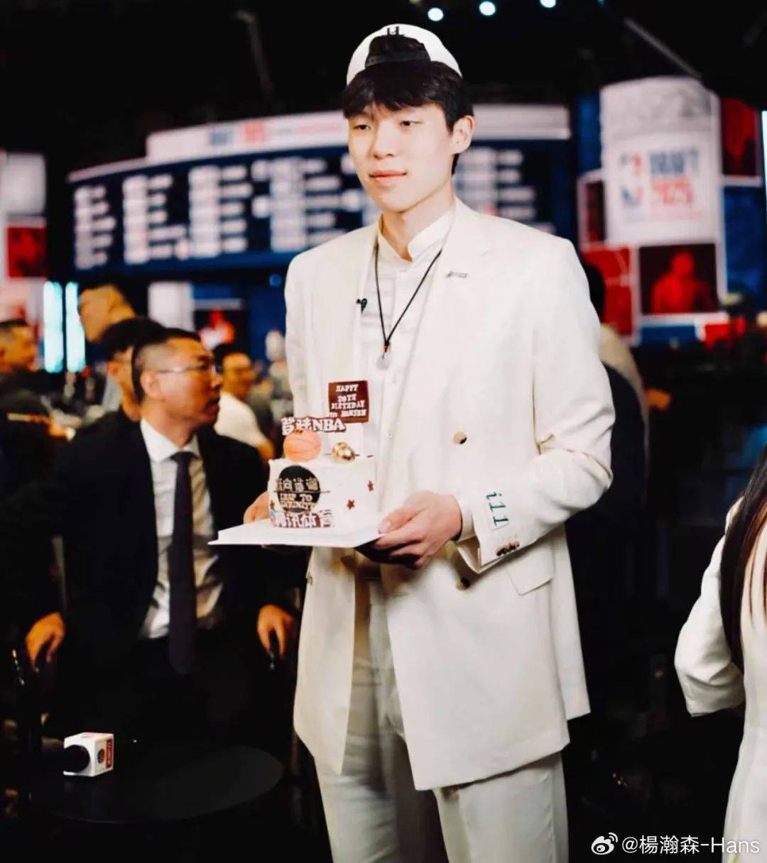 九游app-浓眉哥新星爆冷表现突出，西班牙队前途光明！全场沸腾不已-九游app