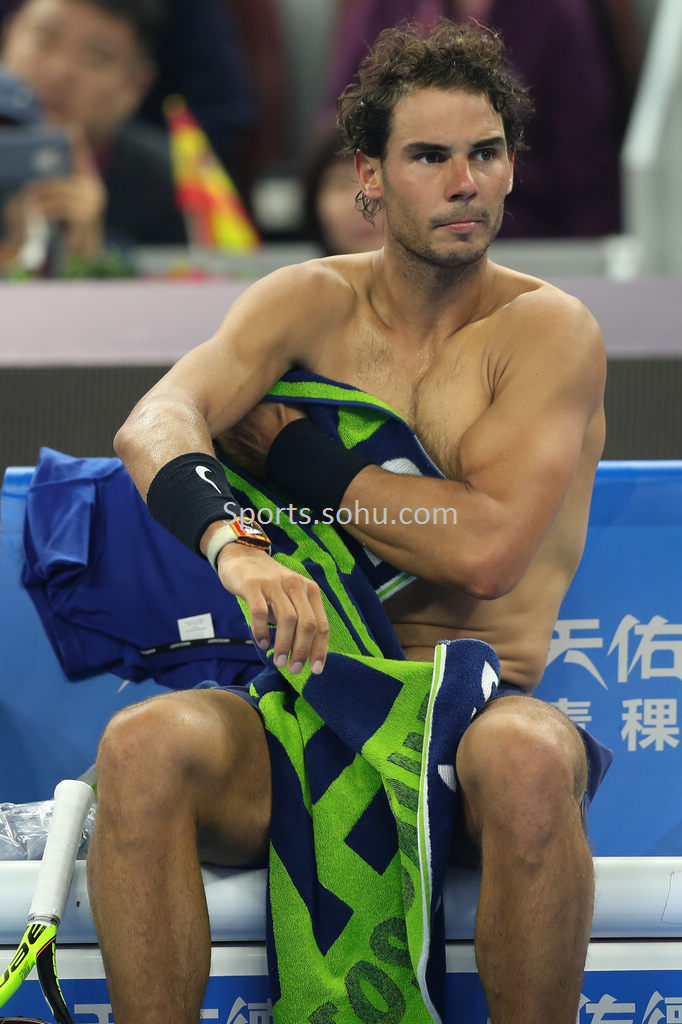 九游游戏-晋级下一阶段引发热议！，纳达尔在雄鹿比赛中出色发挥上演精彩一战-九游游戏